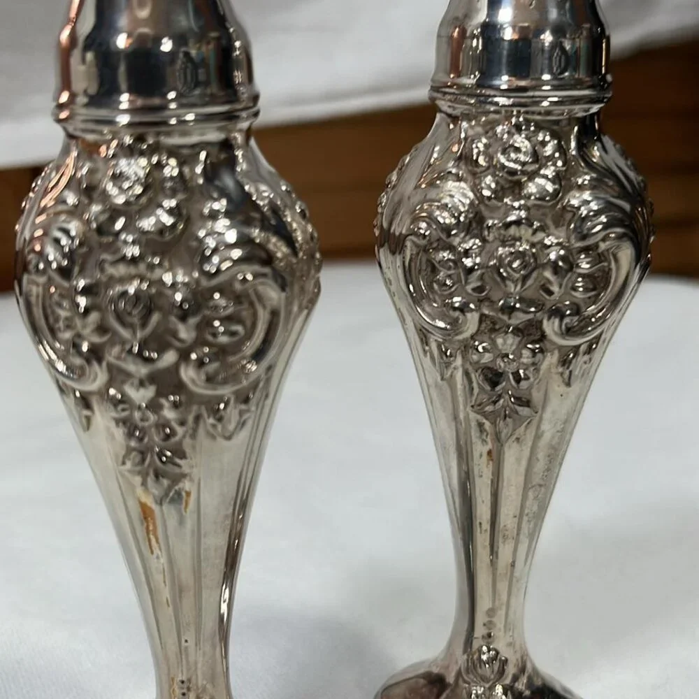 Rogers  1881  Oneida‎ Ornate  Silver Plate salt and pepper shakers Vintage 5.5”